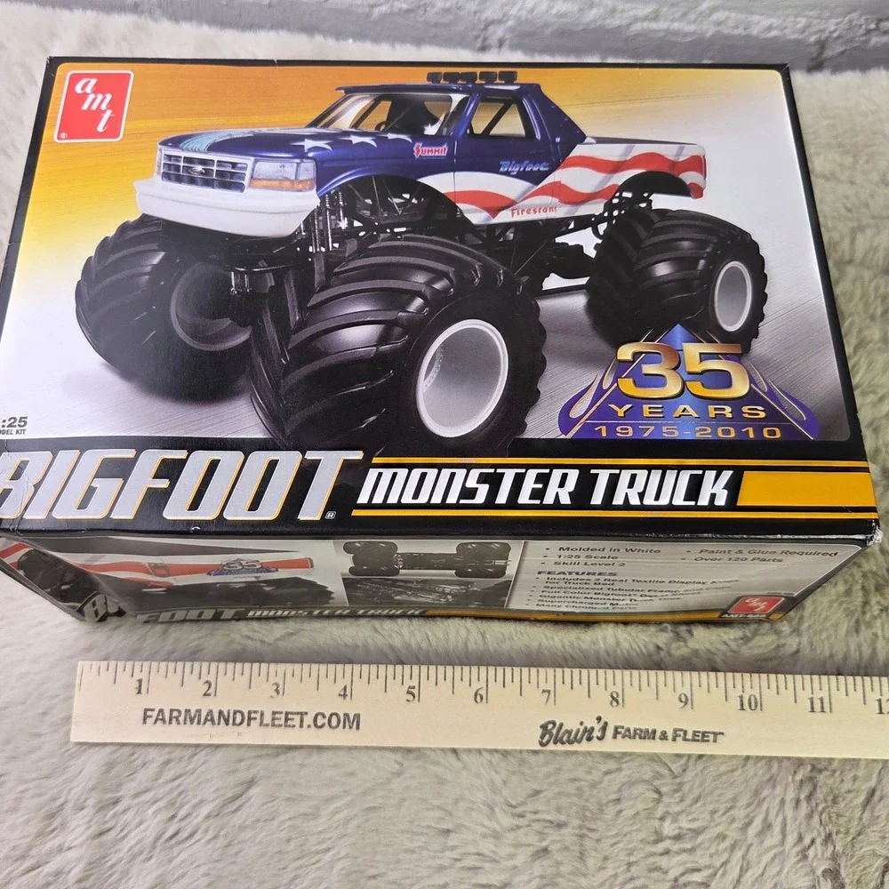 AMT Bigfoot Monster Truck 35th Anniversary 1/25 Scale Model Kit AMT668 Sealed